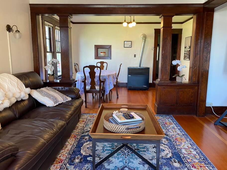 Historic Downtown Riverview Flat, No. 2 Астория Экстерьер фото